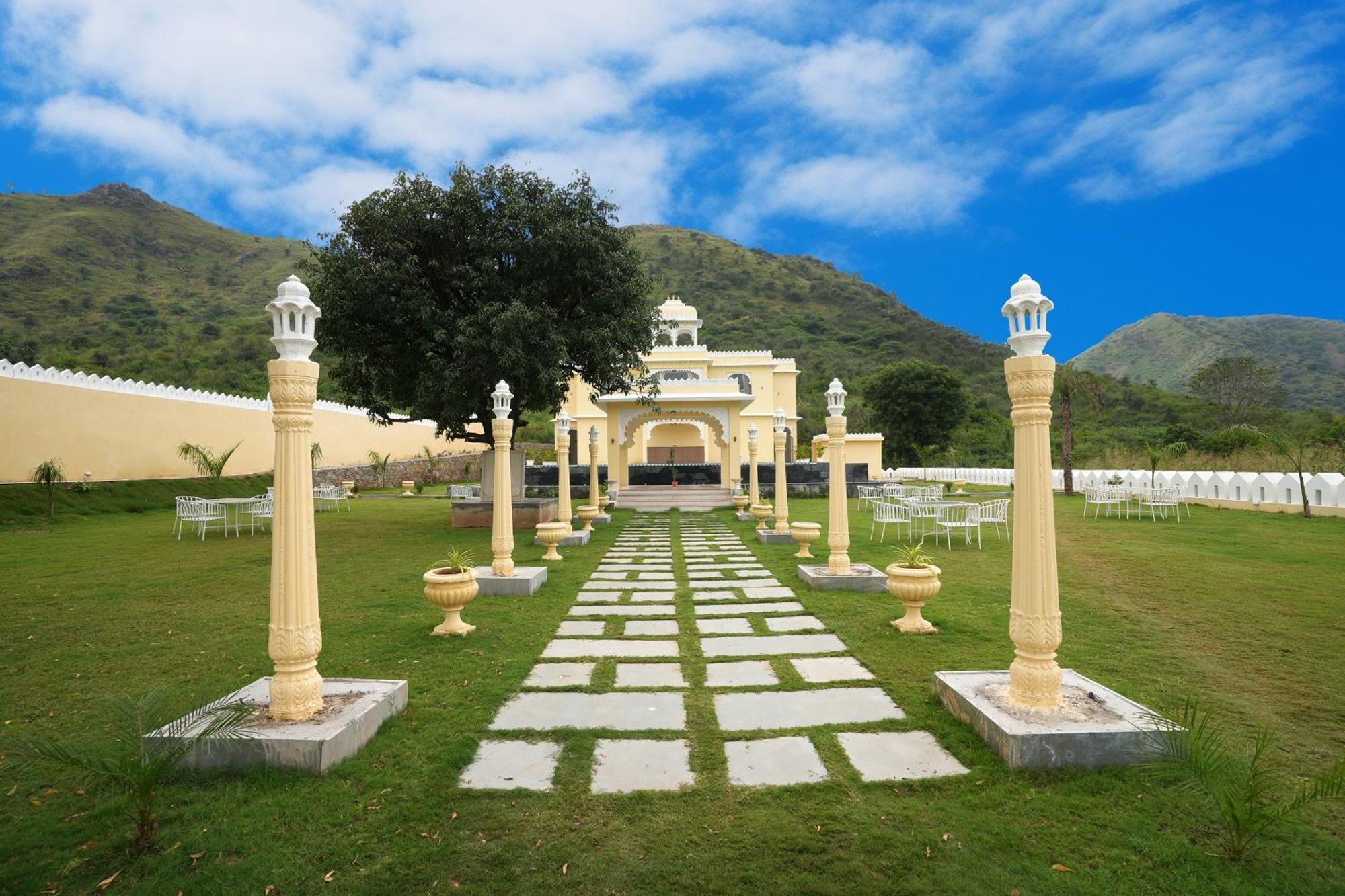 Maangarh Resorts Udaipur Esterno foto
