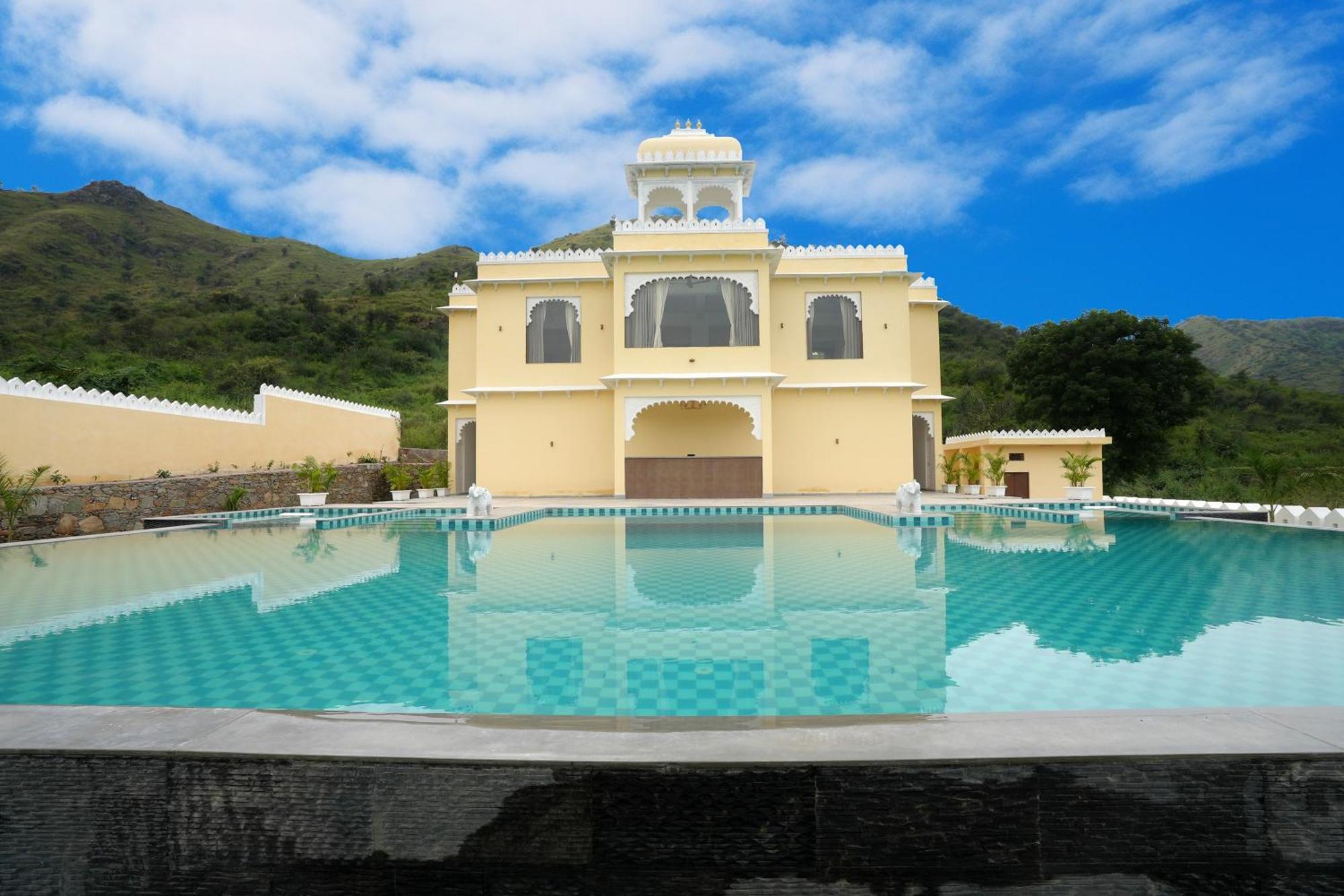Maangarh Resorts Udaipur Esterno foto
